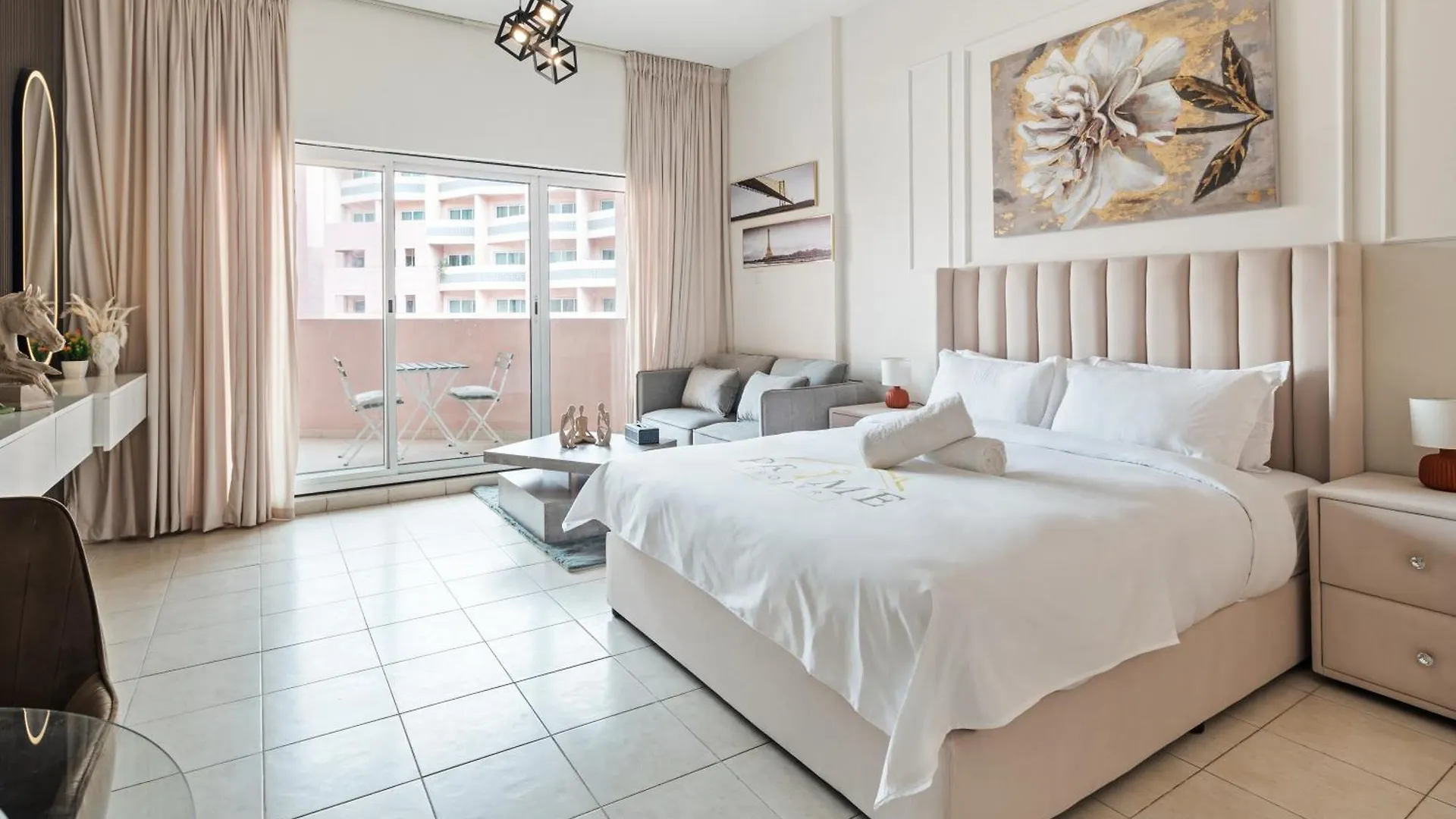 Charming Dubai Studio - Elegant Apartment
