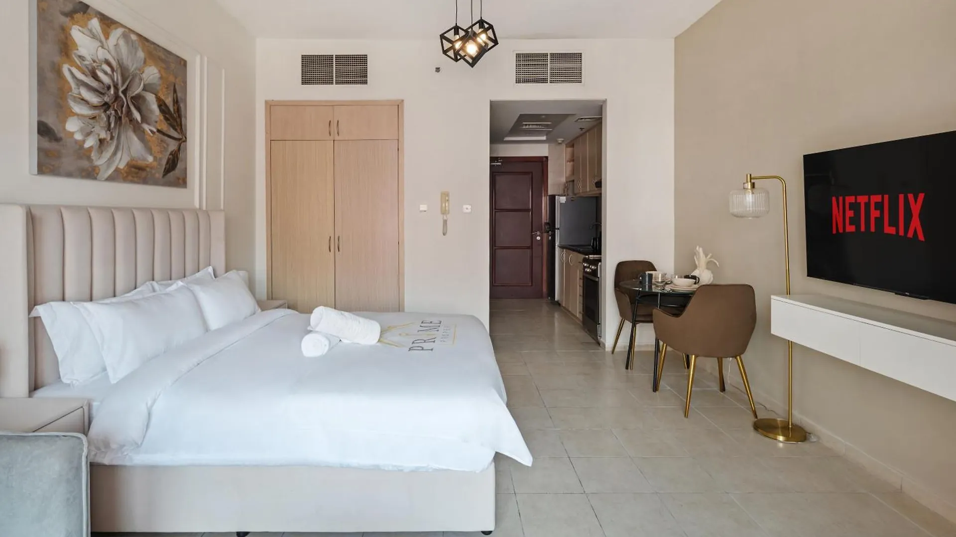Charming Dubai Studio - Elegant Apartment