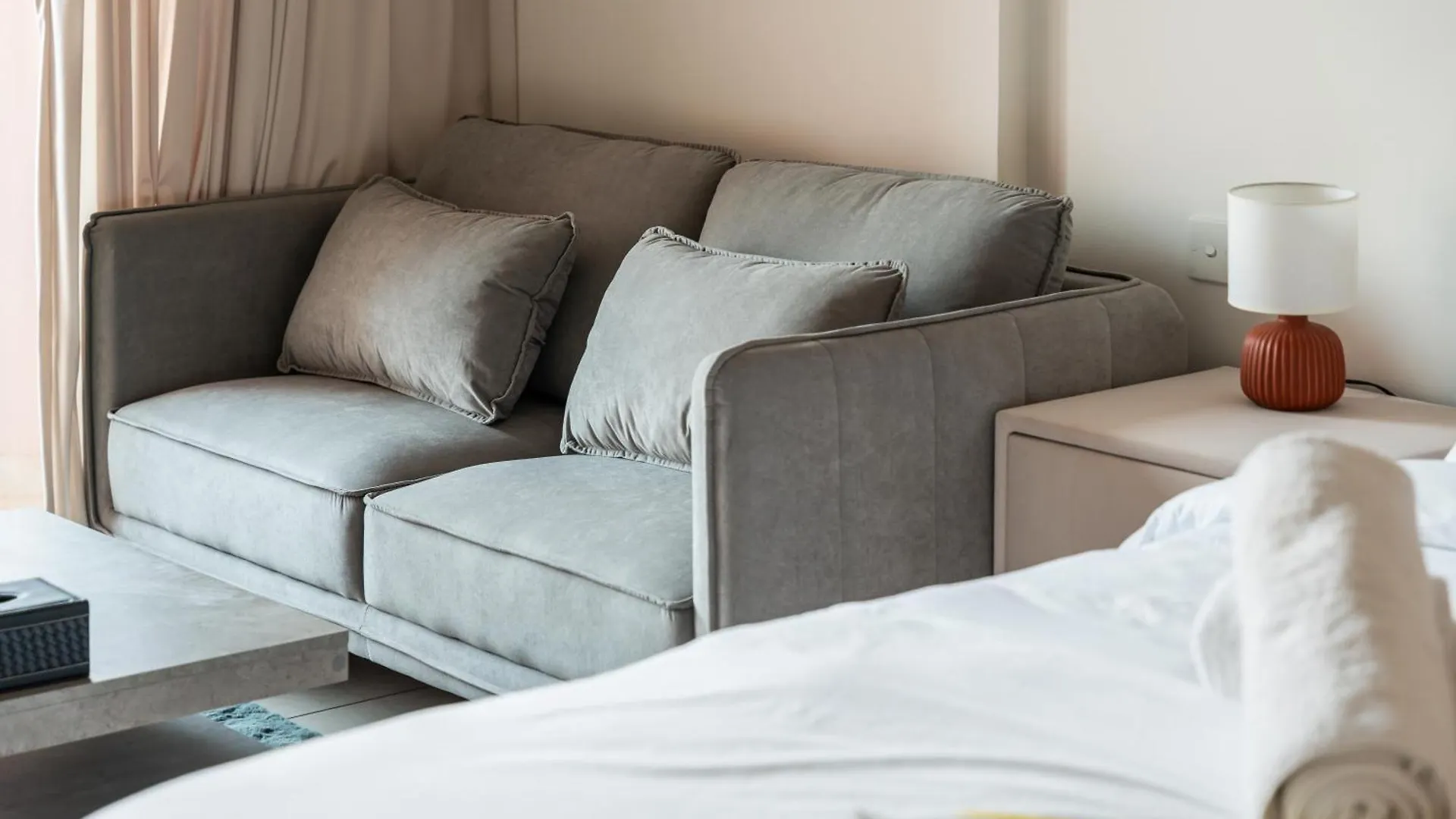 Charming Dubai Studio - Elegant Apartment